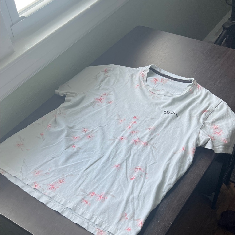 Hollister White T-Shirt with Pink Floral Design size Large
